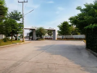 For rent 3 bedrooms townhouse in Saraphi, Chiang Mai