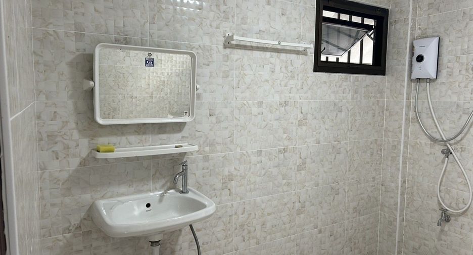 For rent 2 bedrooms townhouse in Mueang Chiang Mai, Chiang Mai
