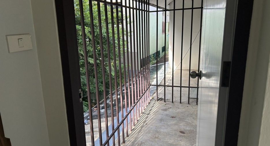 For rent 2 bedrooms townhouse in Mueang Chiang Mai, Chiang Mai