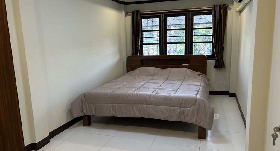 For rent 2 bedrooms townhouse in Mueang Chiang Mai, Chiang Mai