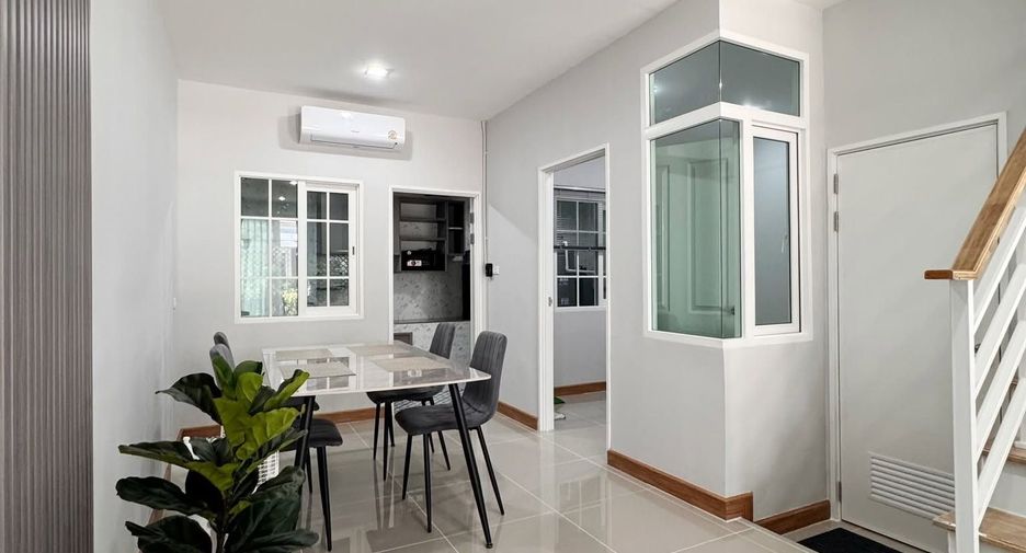 For rent 3 bedrooms townhouse in Mueang Chiang Mai, Chiang Mai