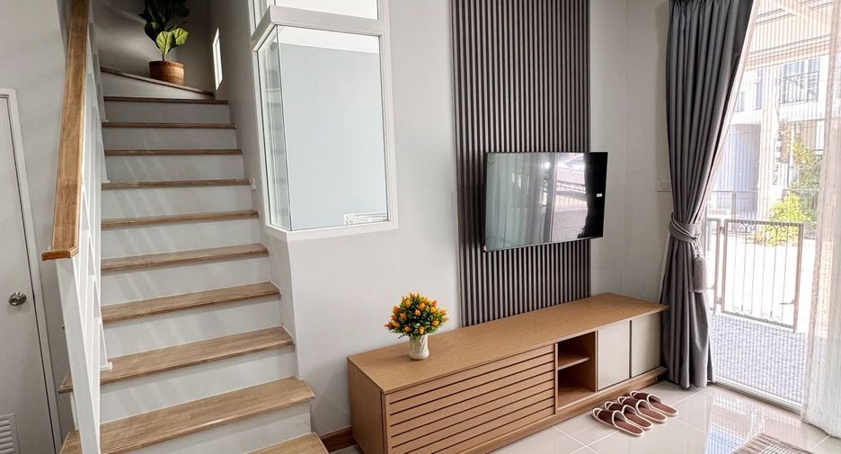 For rent 3 bedrooms townhouse in Mueang Chiang Mai, Chiang Mai