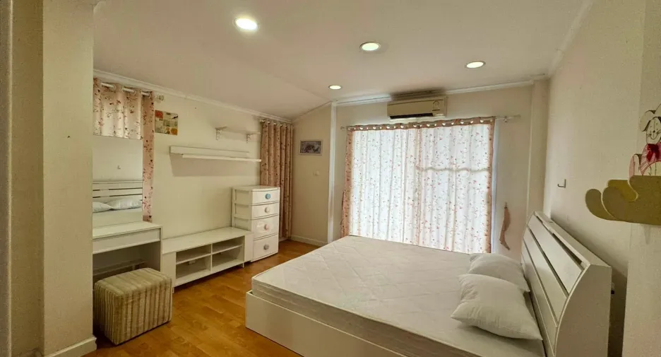 For rent 3 bedrooms house in San Sai, Chiang Mai