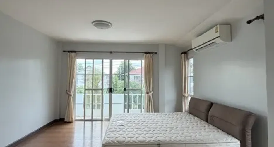 For rent 4 bedrooms house in San Sai, Chiang Mai