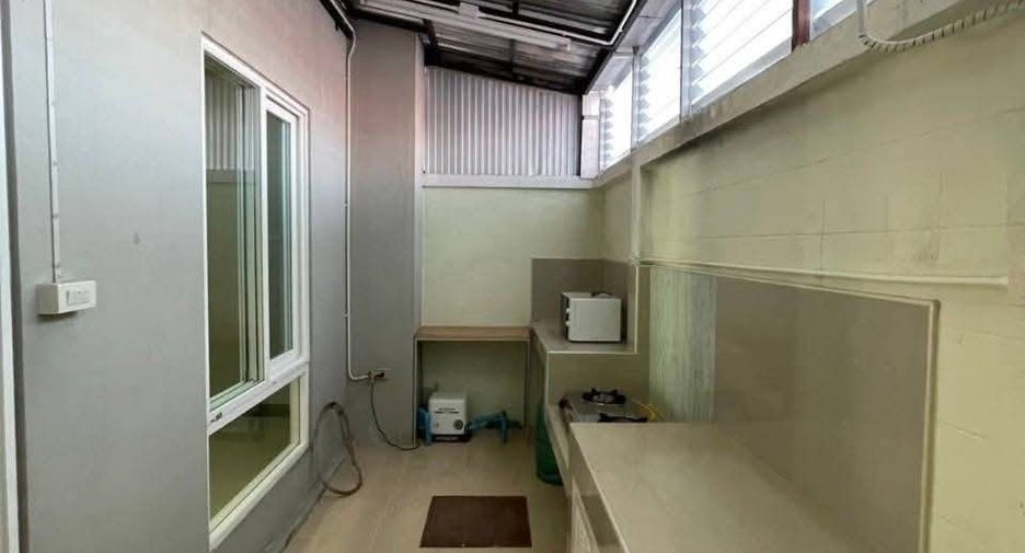 For rent 3 bedrooms townhouse in Mueang Chiang Mai, Chiang Mai
