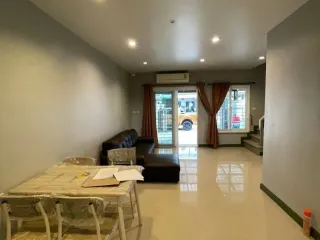 For rent 3 bedrooms townhouse in Mueang Chiang Mai, Chiang Mai