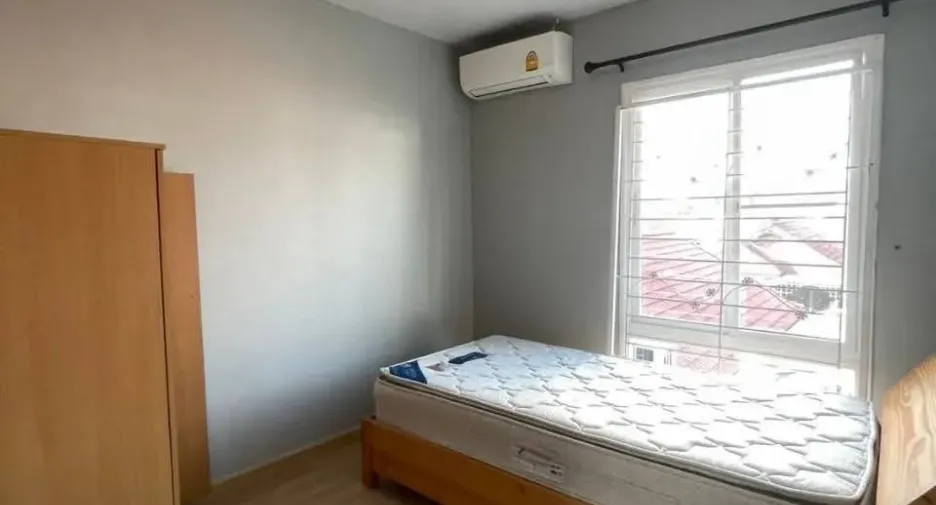 For rent 3 bedrooms townhouse in Mueang Chiang Mai, Chiang Mai