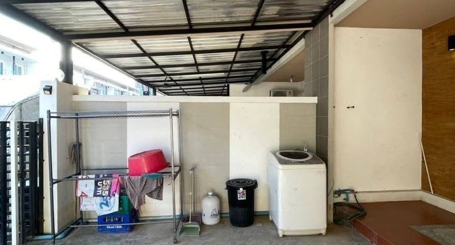For rent 3 bedrooms townhouse in Mueang Chiang Mai, Chiang Mai