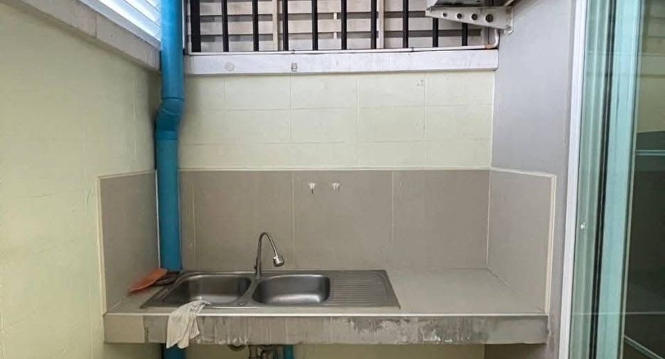 For rent 3 bedrooms townhouse in Mueang Chiang Mai, Chiang Mai