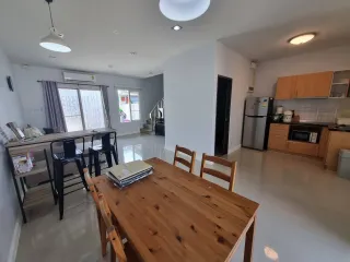 For rent 3 bedrooms townhouse in Mueang Chiang Mai, Chiang Mai