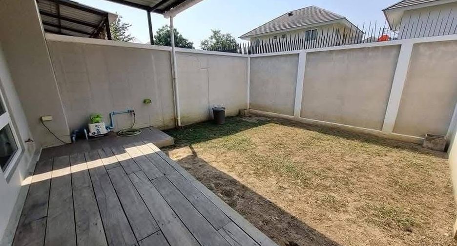 For rent 3 bedrooms townhouse in Mueang Chiang Mai, Chiang Mai