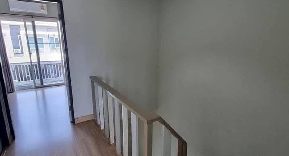 For rent 3 bedrooms townhouse in Mueang Chiang Mai, Chiang Mai
