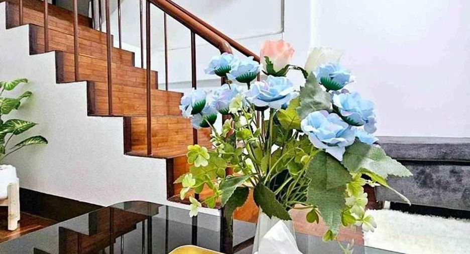 For rent 2 bedrooms townhouse in Mueang Chiang Mai, Chiang Mai