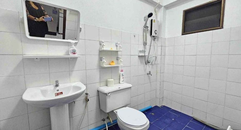 For rent 2 bedrooms townhouse in Mueang Chiang Mai, Chiang Mai