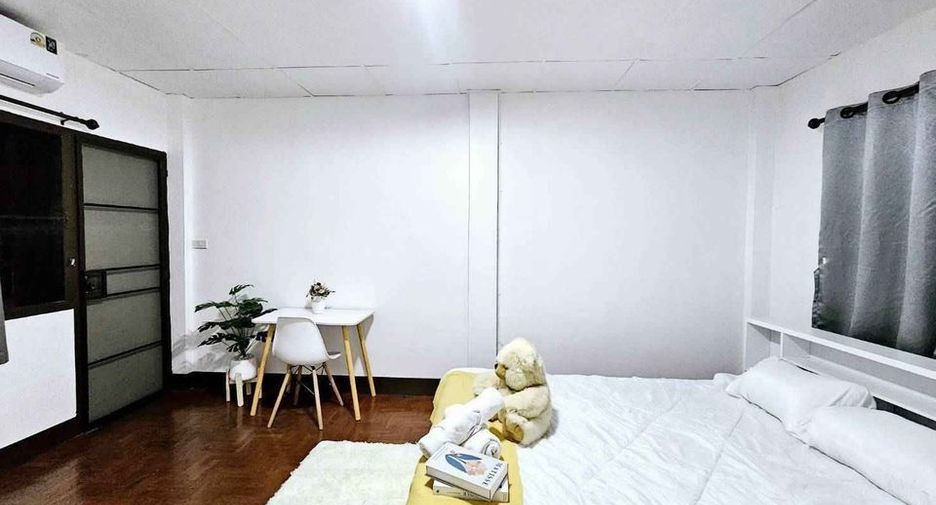 For rent 2 bedrooms townhouse in Mueang Chiang Mai, Chiang Mai