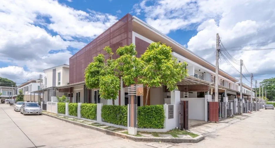 For rent 3 bedrooms townhouse in Mueang Chiang Mai, Chiang Mai