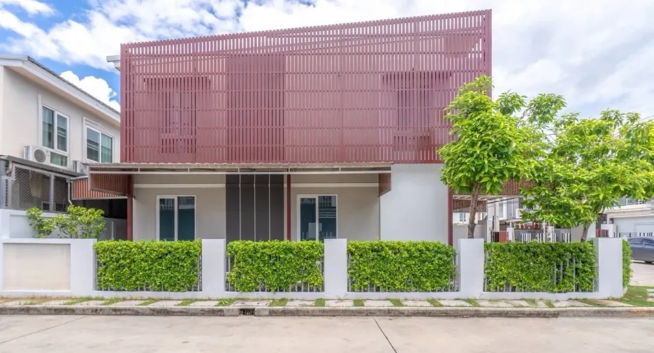 For rent 3 bedrooms townhouse in Mueang Chiang Mai, Chiang Mai
