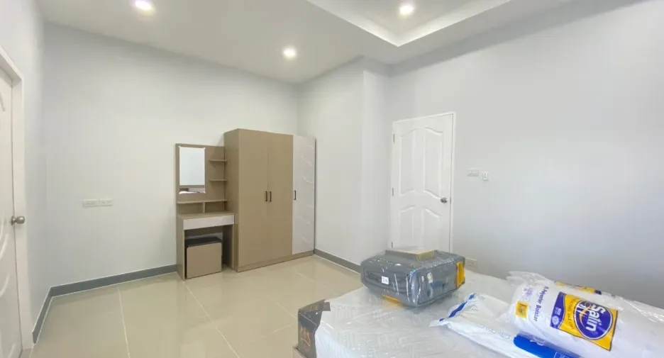 For rent 2 bedrooms townhouse in San Kamphaeng, Chiang Mai