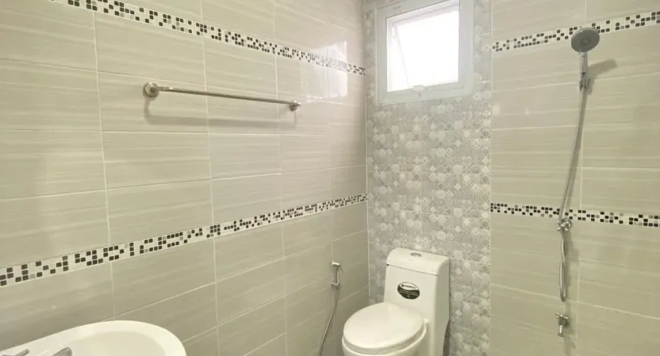 For rent 2 bedrooms townhouse in San Kamphaeng, Chiang Mai