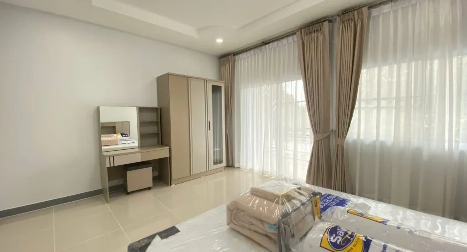 For rent 2 bedrooms townhouse in San Kamphaeng, Chiang Mai