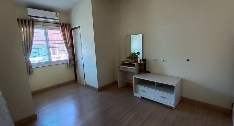 À louer 4 chambres maison à San Sai, Chiang Mai
