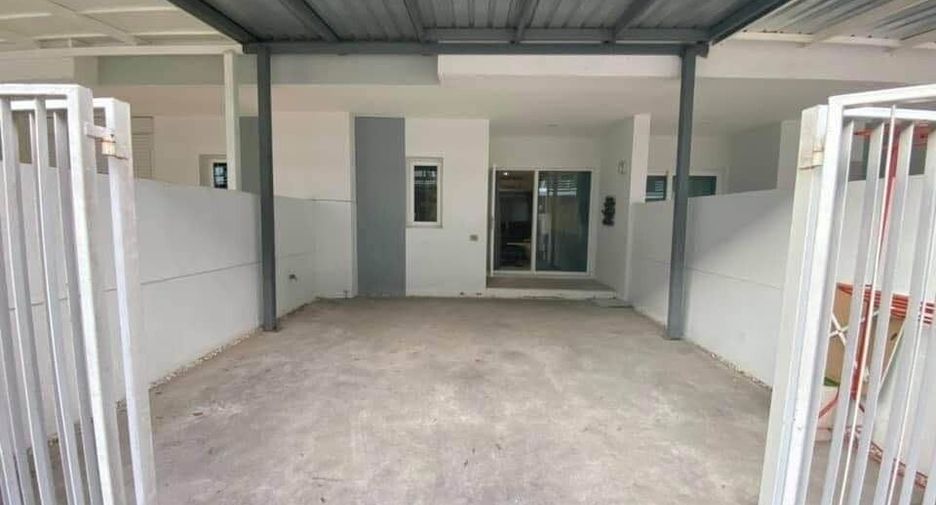 For rent 2 bedrooms townhouse in Mueang Chiang Mai, Chiang Mai