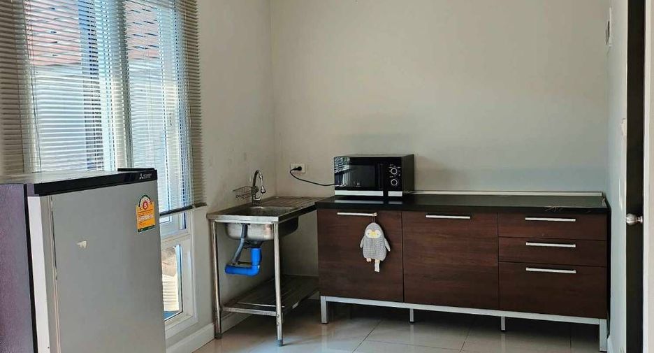 For rent 3 bedrooms townhouse in Mueang Chiang Mai, Chiang Mai