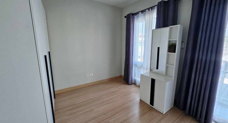 For rent 3 bedrooms townhouse in Mueang Chiang Mai, Chiang Mai