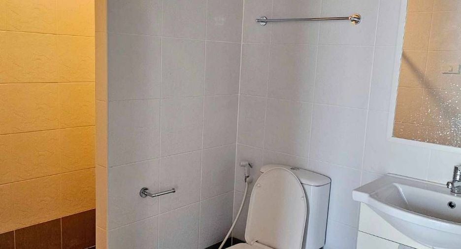 For rent 3 bedrooms townhouse in Mueang Chiang Mai, Chiang Mai
