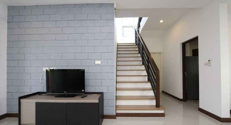 For rent 3 bedrooms house in San Kamphaeng, Chiang Mai
