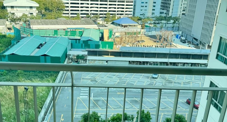 For rent 1 bed condo in Huai Khwang, Bangkok