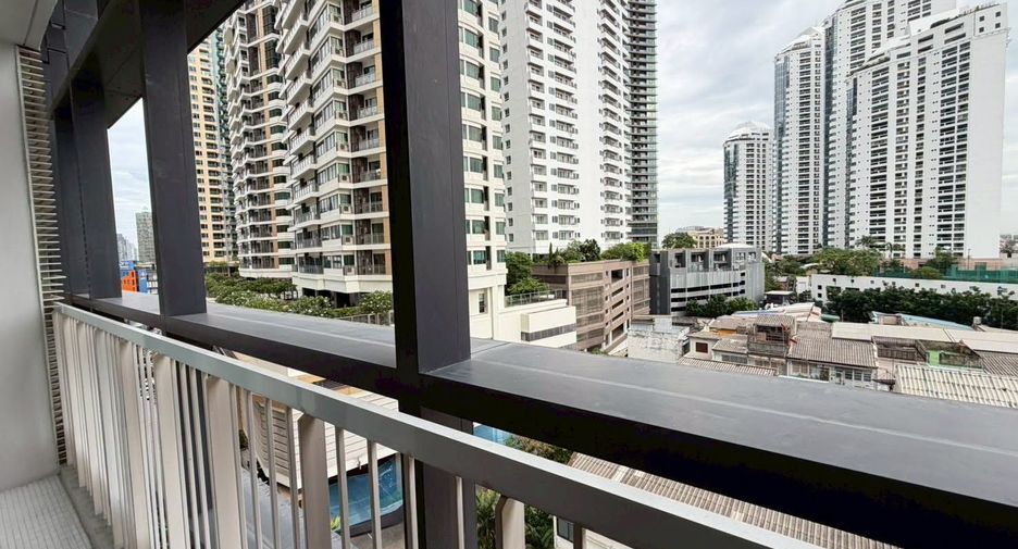 For sale 2 bedrooms condo in Khlong Toei, Bangkok