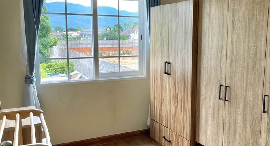 For rent 4 bedrooms townhouse in Mueang Chiang Mai, Chiang Mai