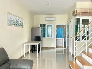 For rent 4 bedrooms townhouse in Mueang Chiang Mai, Chiang Mai