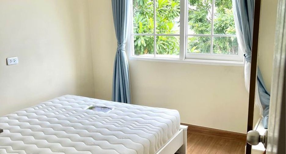 For rent 4 bedrooms townhouse in Mueang Chiang Mai, Chiang Mai