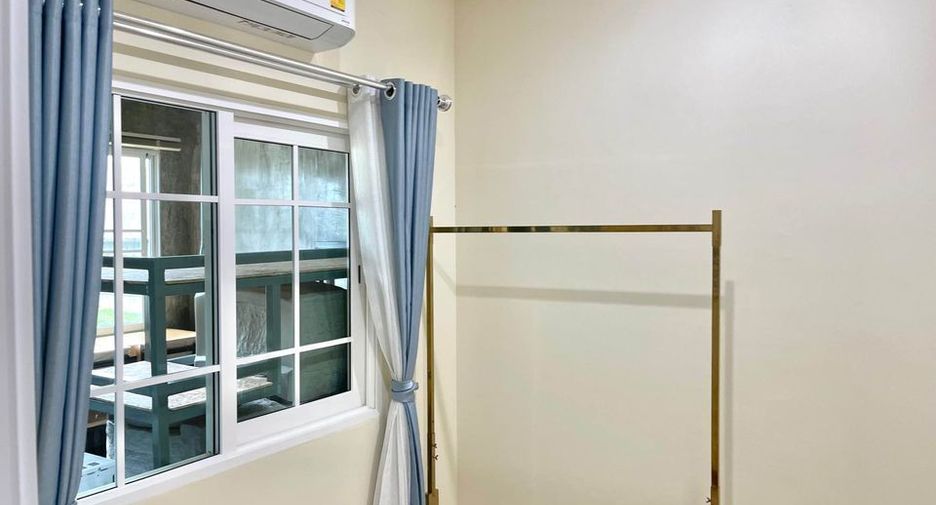 For rent 4 bedrooms townhouse in Mueang Chiang Mai, Chiang Mai
