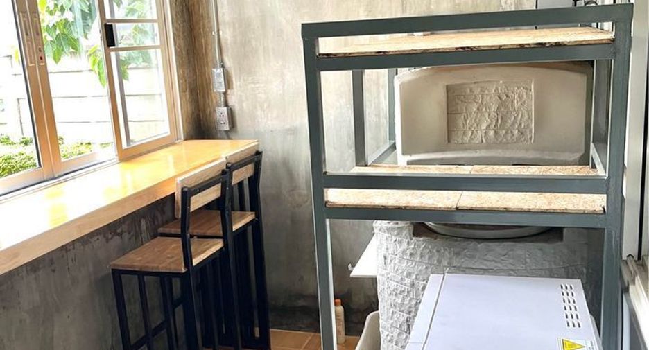 For rent 4 bedrooms townhouse in Mueang Chiang Mai, Chiang Mai