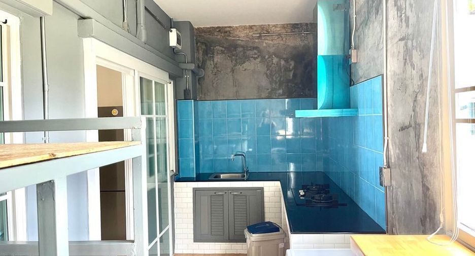 For rent 4 bedrooms townhouse in Mueang Chiang Mai, Chiang Mai