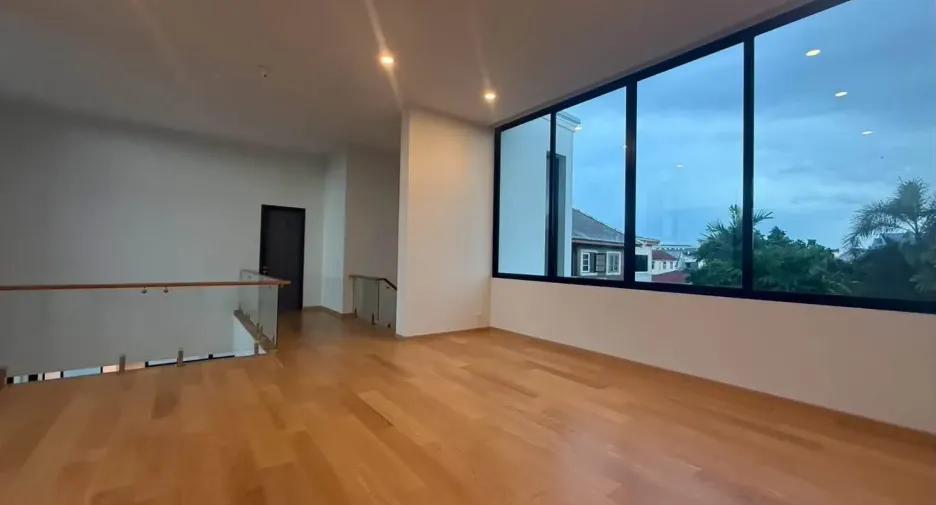 For rent 5 bedrooms house in Bang Khen, Bangkok