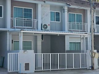 For rent 3 bedrooms townhouse in San Kamphaeng, Chiang Mai