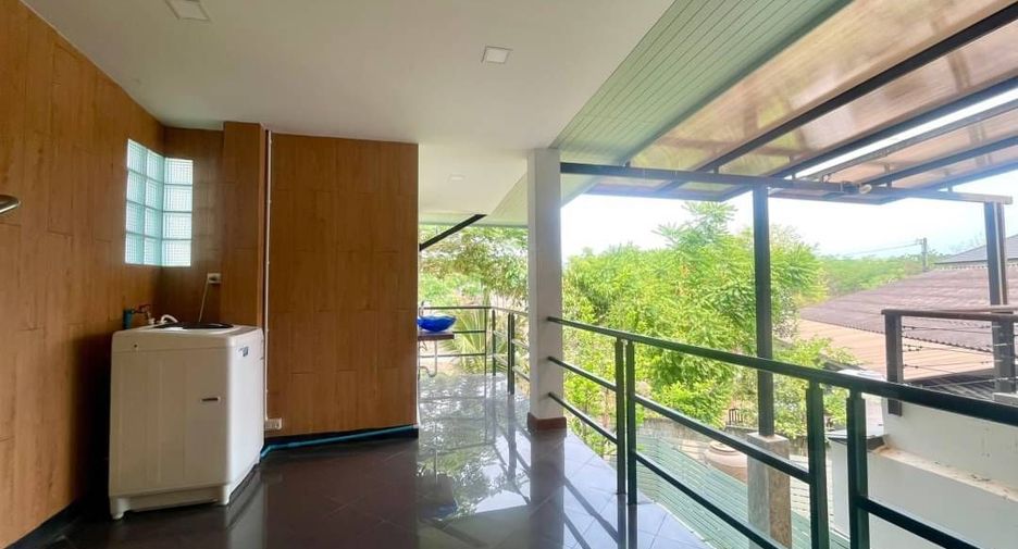 For rent 2 bedrooms townhouse in Mueang Chiang Mai, Chiang Mai