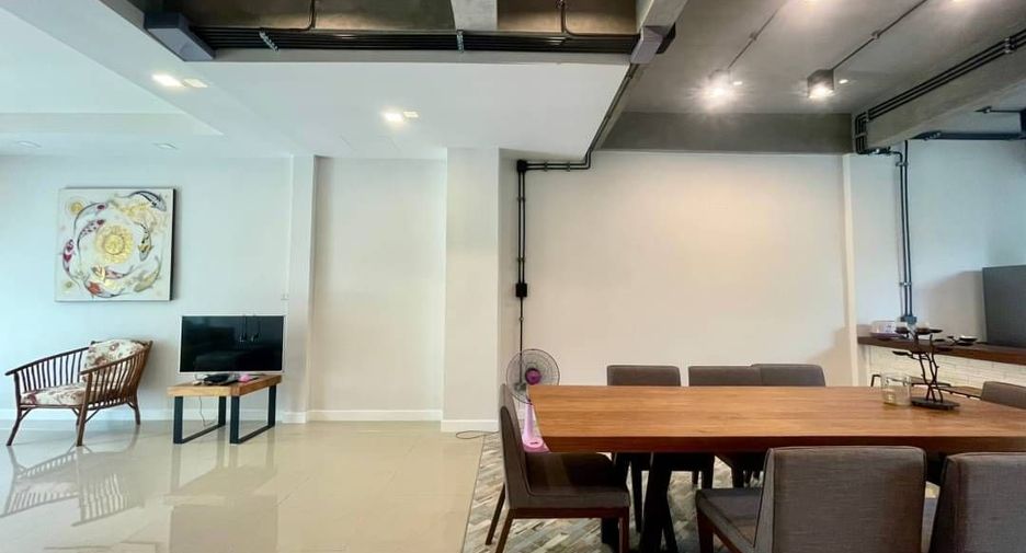 For rent 2 bedrooms townhouse in Mueang Chiang Mai, Chiang Mai