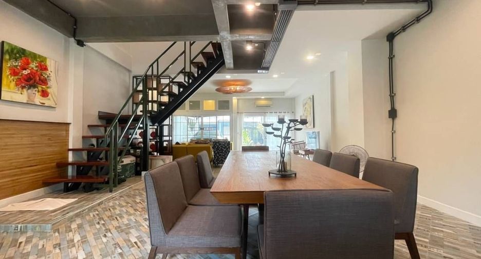 For rent 2 bedrooms townhouse in Mueang Chiang Mai, Chiang Mai
