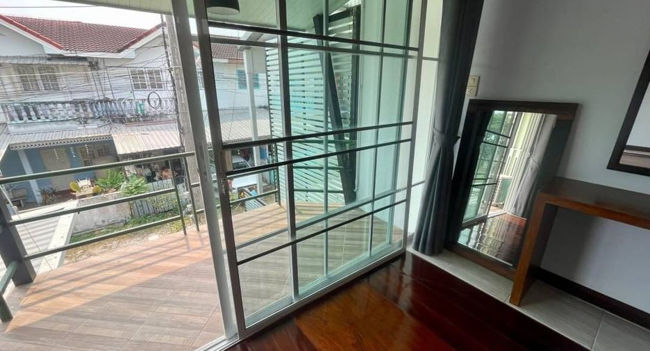 For rent 2 bedrooms townhouse in Mueang Chiang Mai, Chiang Mai