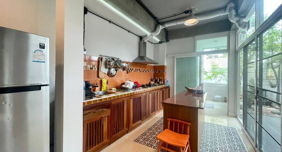 For rent 2 bedrooms townhouse in Mueang Chiang Mai, Chiang Mai