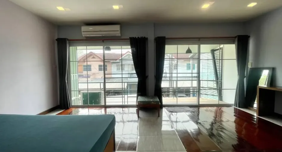 For rent 2 bedrooms townhouse in Mueang Chiang Mai, Chiang Mai