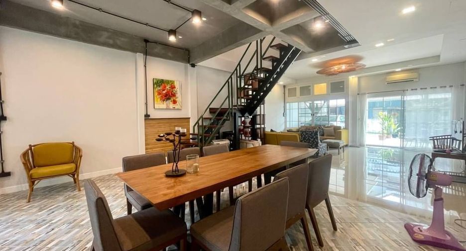 For rent 2 bedrooms townhouse in Mueang Chiang Mai, Chiang Mai