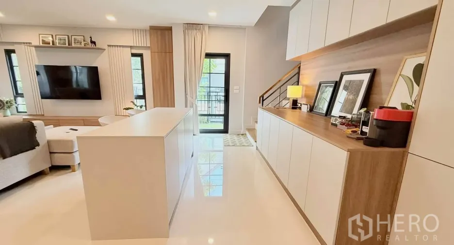 For rent 4 bedrooms house in Bang Phli, Samut Prakan