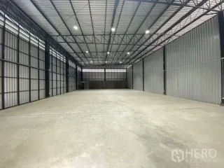 For rent warehouse in Mueang Samut Prakan, Samut Prakan