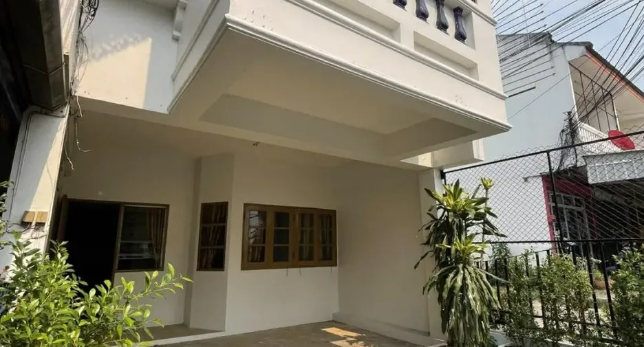 For rent 2 bedrooms townhouse in Mueang Chiang Mai, Chiang Mai